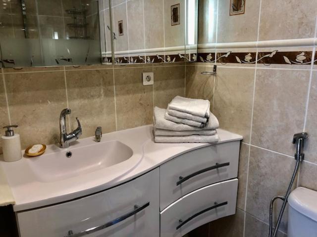 Charmant Studio A Uchaud מראה חיצוני תמונה
