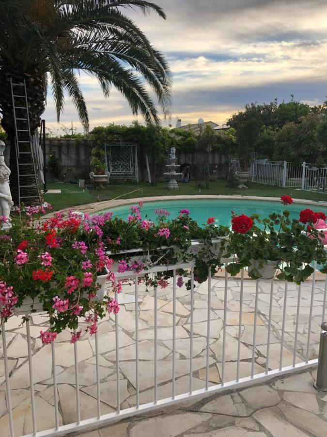 Charmant Studio A Uchaud מראה חיצוני תמונה