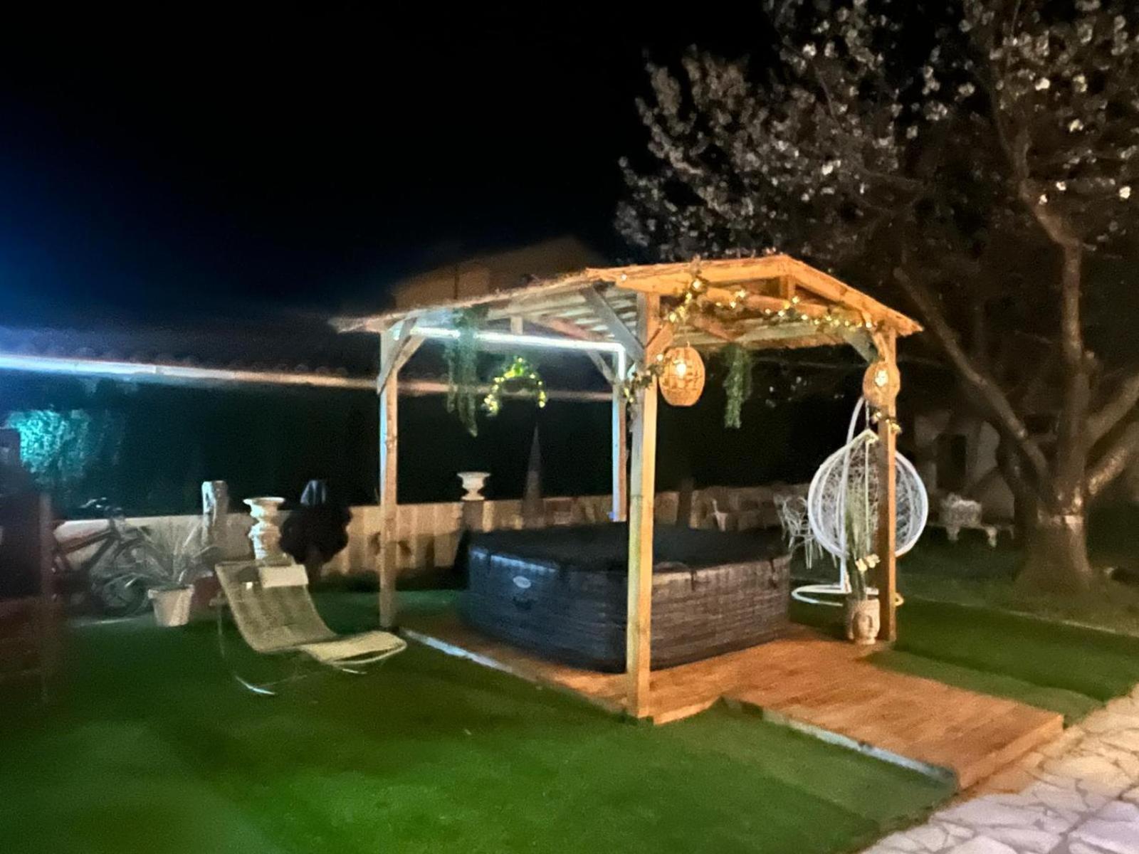 Charmant Studio A Uchaud מראה חיצוני תמונה
