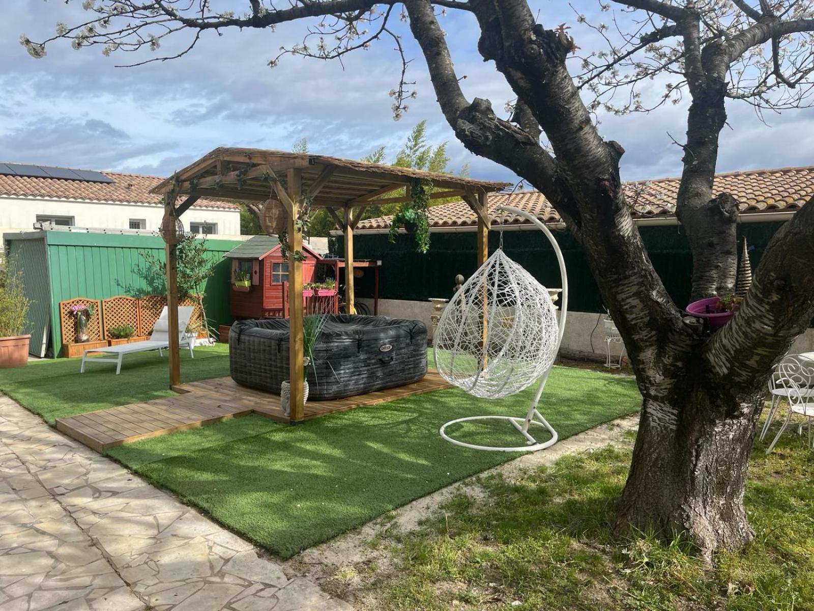 Charmant Studio A Uchaud מראה חיצוני תמונה