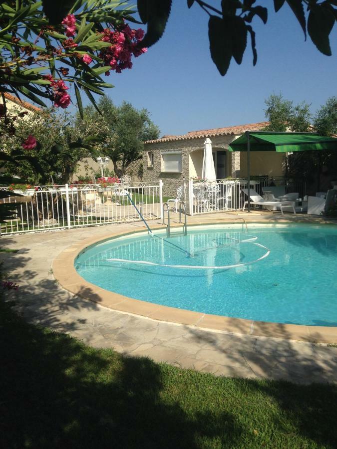 Charmant Studio A Uchaud מראה חיצוני תמונה