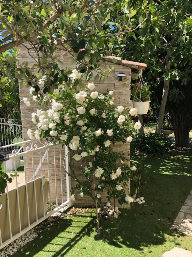 Charmant Studio A Uchaud מראה חיצוני תמונה